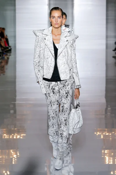 Look 17